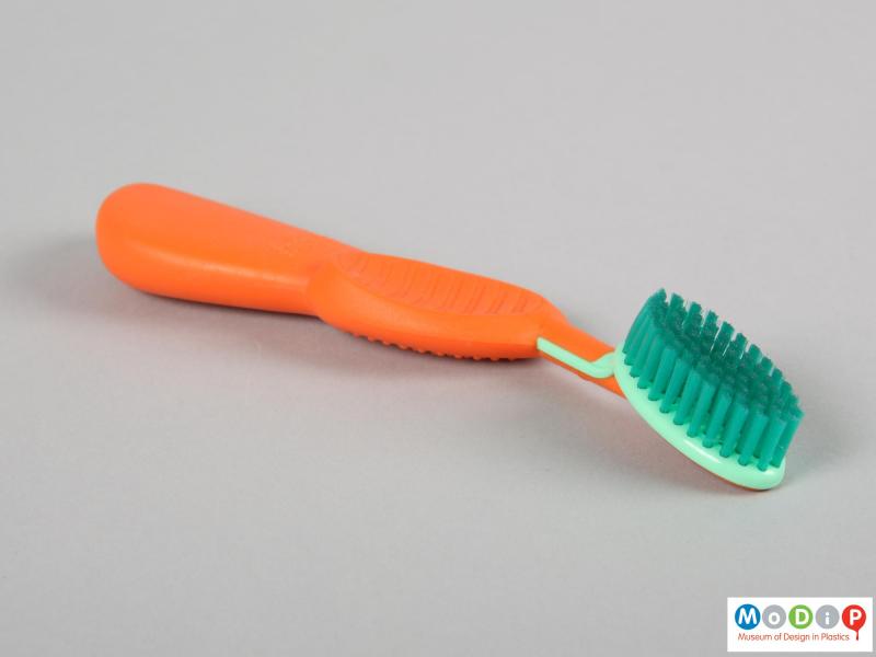 Radius toothbrush | Museum of Design in Plastics