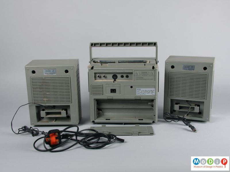 Toshiba RT-SX1 radio cassette recorder | Museum of Design in Plastics