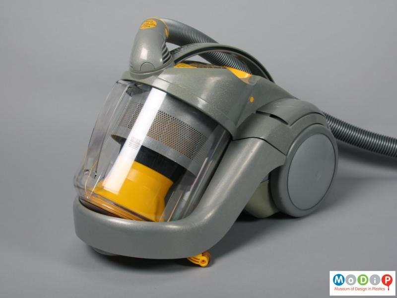 Dyson DC02 vacuum cleaner | Museum of Design in Plastics