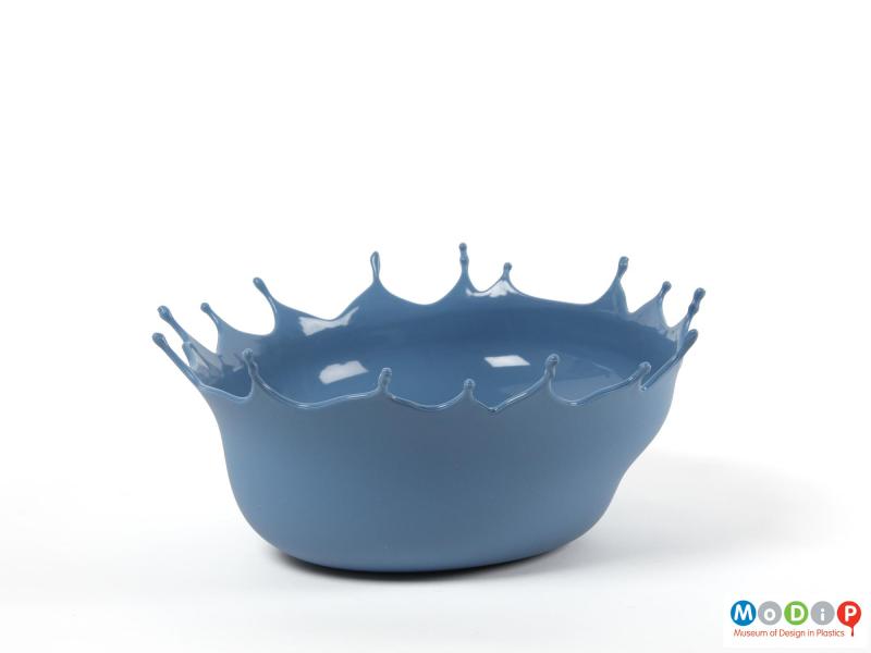 Side view of a Dropp bowl showing the matt outer surface and glossy inner surface.