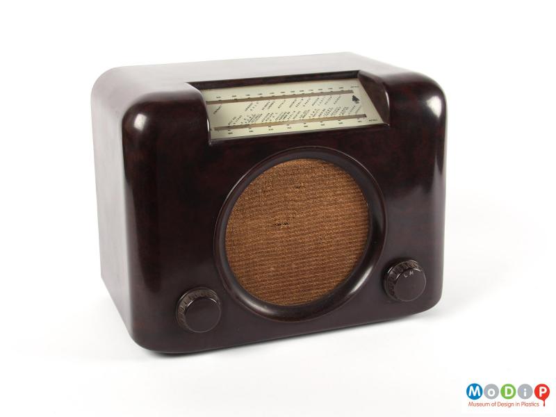 Front view of a radio showing the round speaker grill.