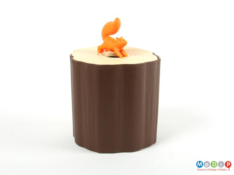 Side view of a tissue holder showing the outstretched squirrel.