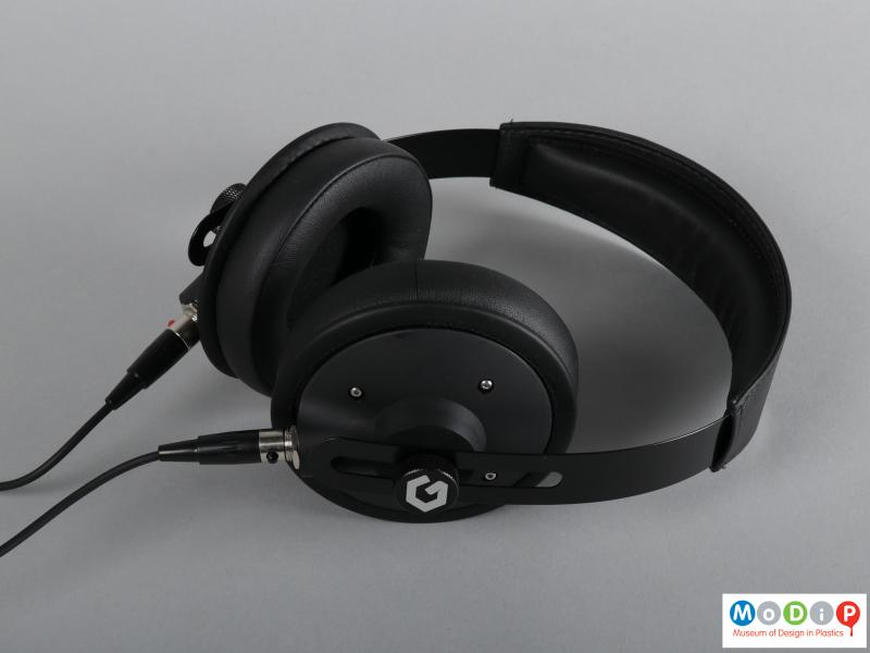 Side view of a headphones showing the inner ear pads.