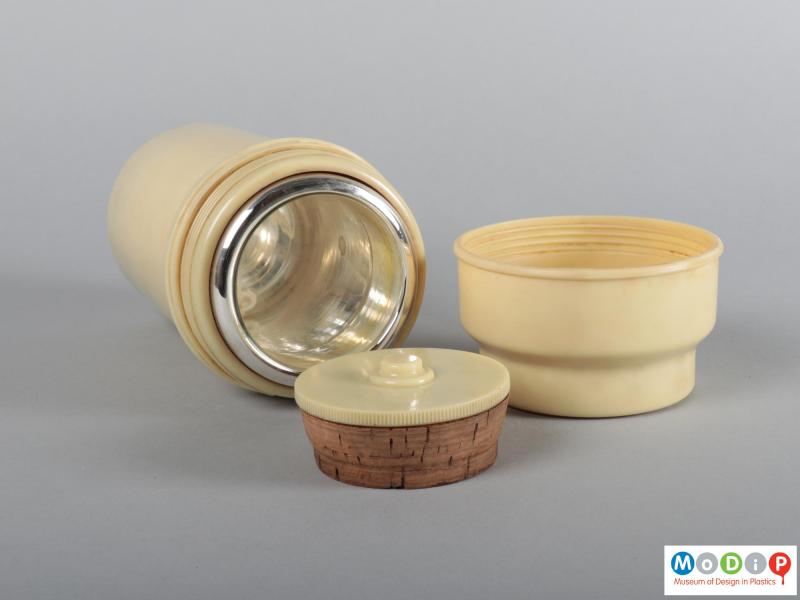 Top view of a flask showing the inner surface of the flask, along with the cork stopper and lid.