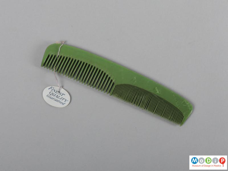 Side view of a grooming set showing the comb.