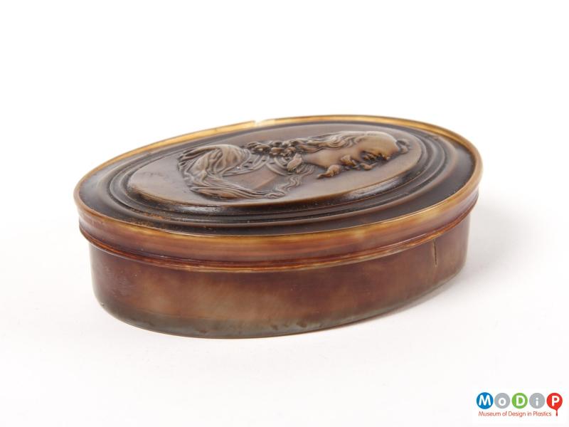 Side view of a snuff box showing the straight sides.