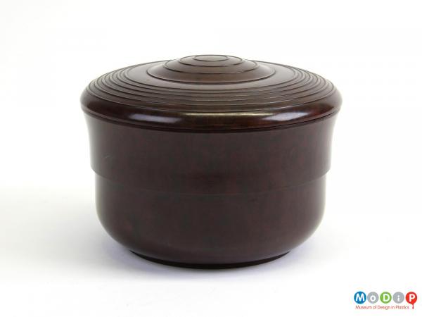 Side view of a bowl showing the smooth side surface.