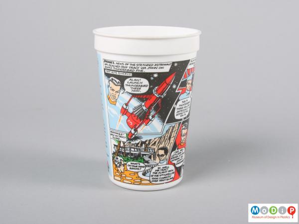 Side view of a Pizza Hut beaker showing the printed image.