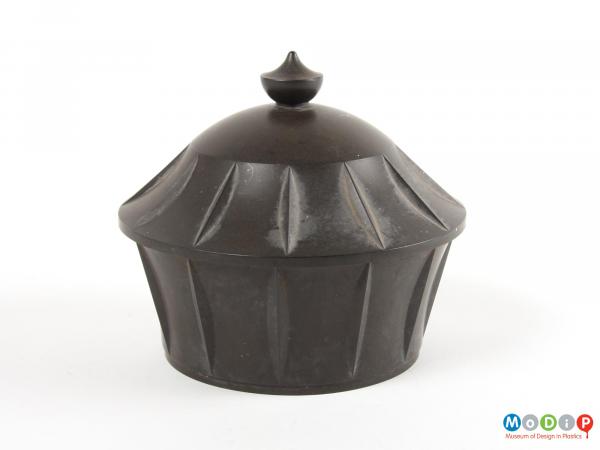 Side view of a lidded pot showing the moulded finial.