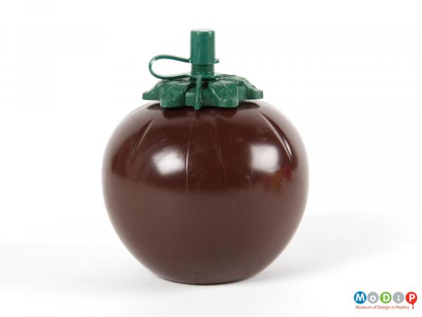 Side view of a tomato sauce bottle showing the spherical shape.