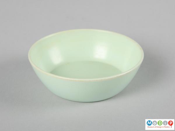 Side view of a bowl showing the straight sides.