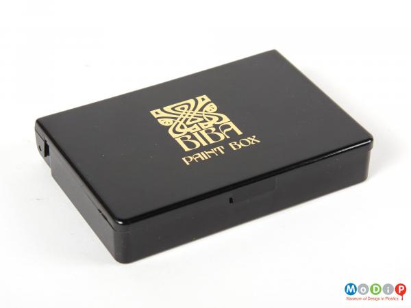 Top view of a make-up box showing the printed logo in gold.