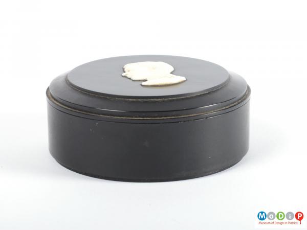 Side view of a trinket box showing the straight edges.
