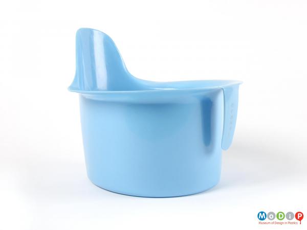 Side view of a potty showing the carrying handle.