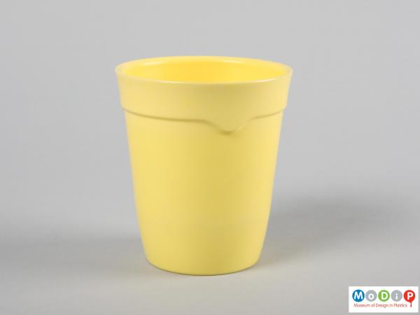 Side view of a beaker showing the simple moulded rim.