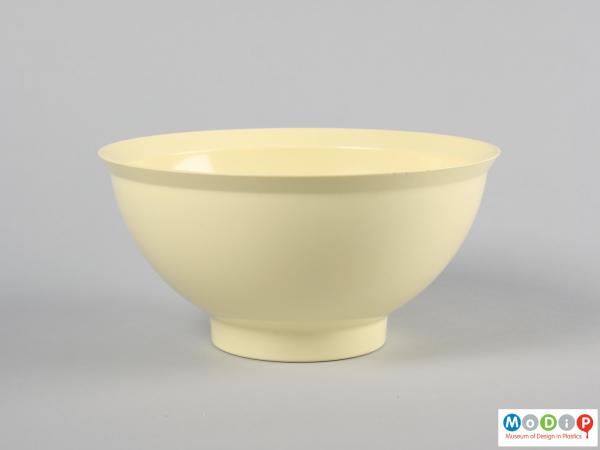 Side view of a bowl showing the integral foot.