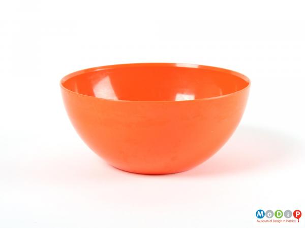 Side view of a bowl showing the curved sides.