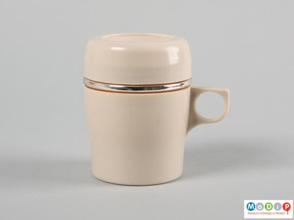 Side view of a mug showing the lid in place.