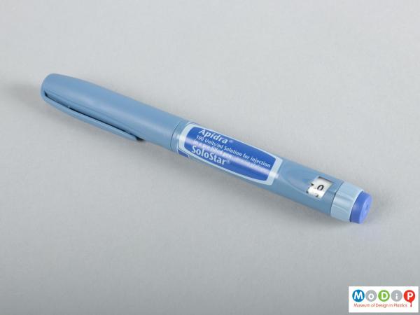 Side view of an insulin pen showing the control dial.