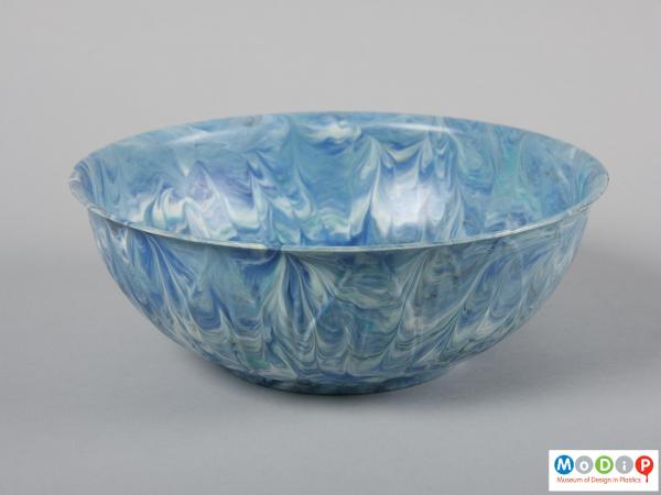 Side view of a bowl showing the mottled patterning.