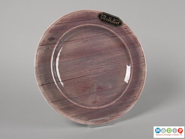 Front view of a plate showing the wood grain pattern.