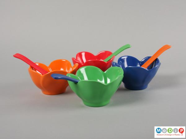 Side view of a dessert set showing the bowls and spoons.