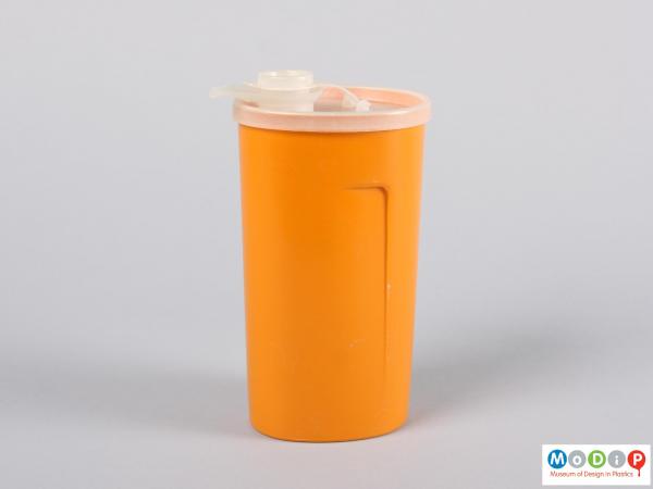Side view of a liquid container showing the simple grip.