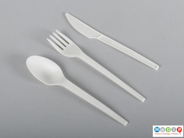 Top view of a cutlery set showing the straight and tapered handles.