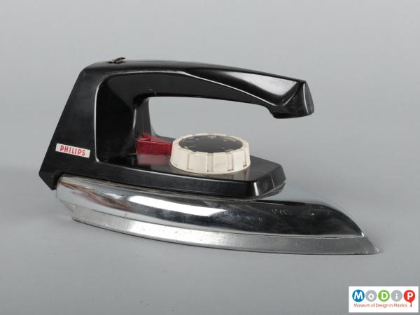 Side view of an iron showing the open handle.