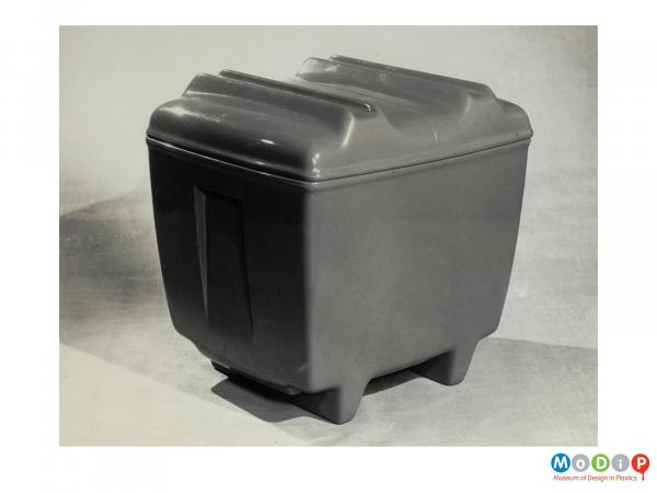 Scanned image showing a lidded box.